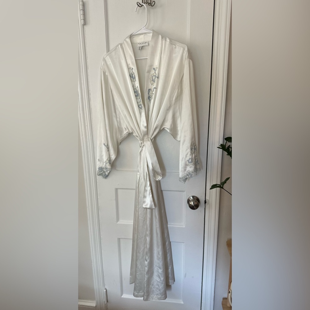 Natori Bridal White/Ivory + Sky Blue, Floral Robe, Lightweight, Medium, Satin